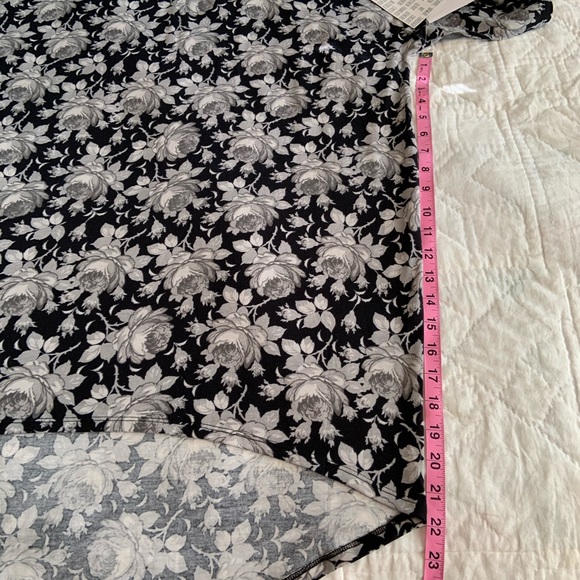 LuLaRoe Irma high low floral black and white shirt - Picture 8 of 12